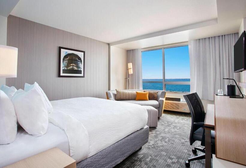 带观景和大床的豪华房间, Courtyard By Marriott Erie Bayfront