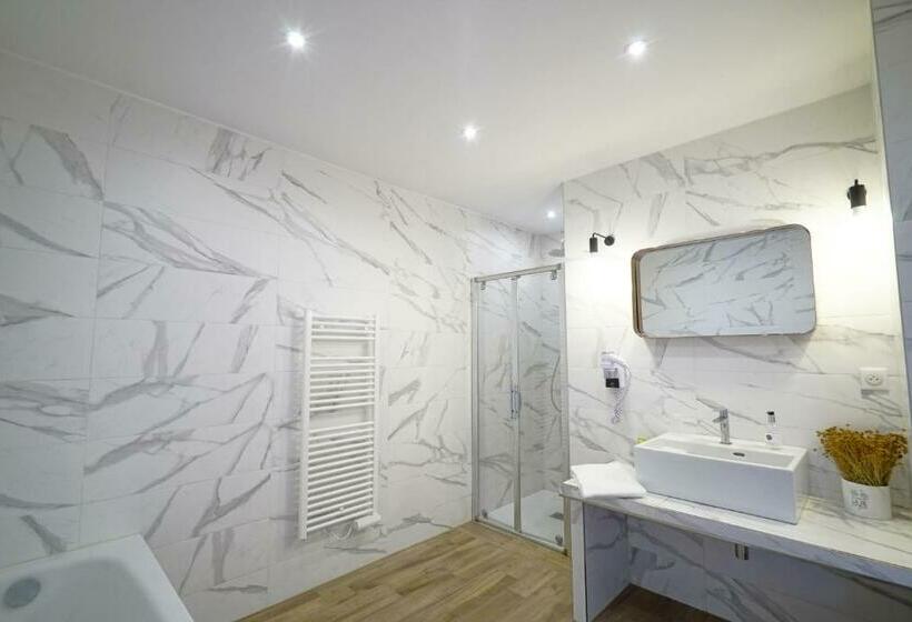 标准三人间, U Frascone