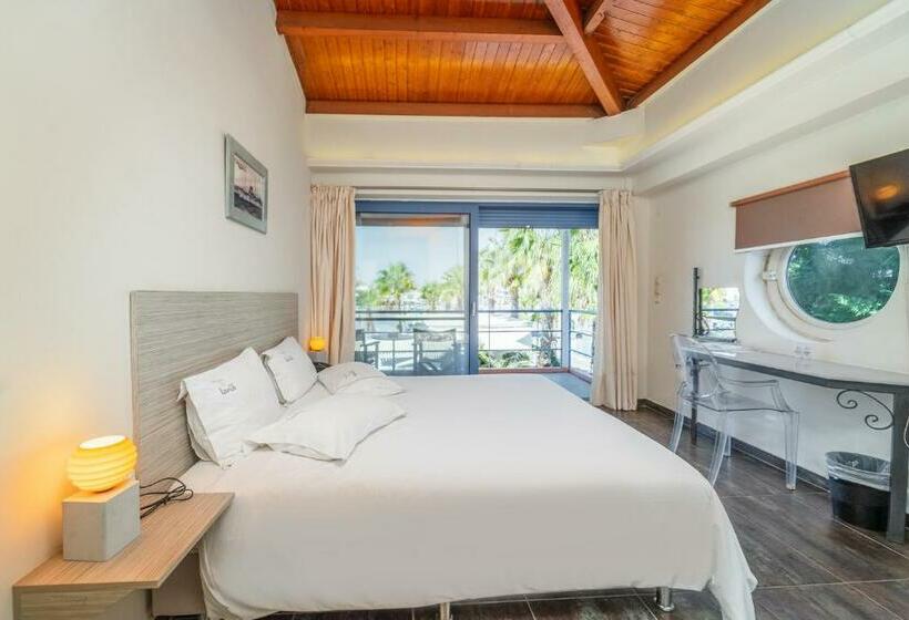 غرفة سوبيريور مطلّة علي البحر, Ianos