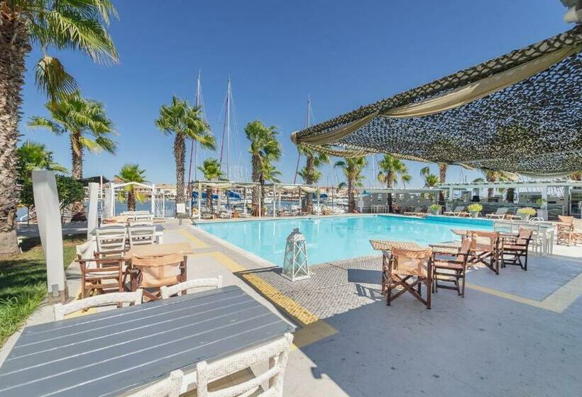 غرفة كلاسيكية مطلة على حمام السباحة, Ianos