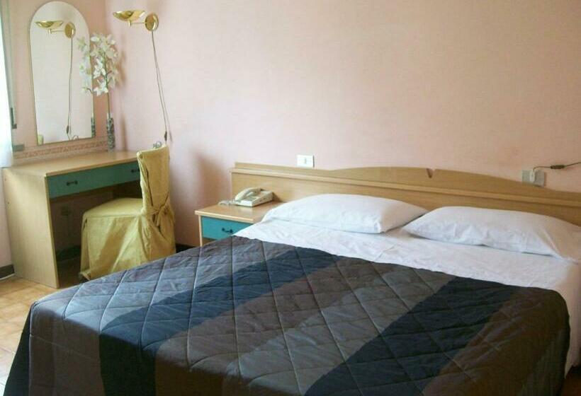 스탠다드 트리플 룸, La Rosta