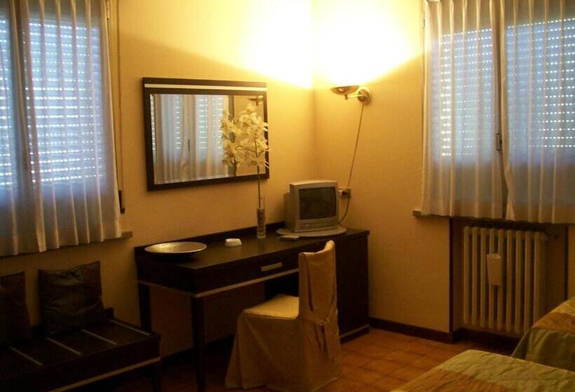 이코노미 룸, La Rosta