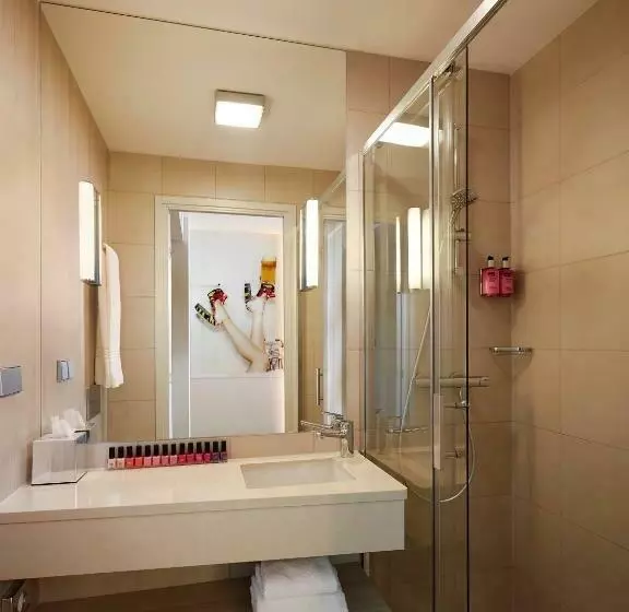 اتاق استاندارد, Moxy Berlin Ostbahnhof