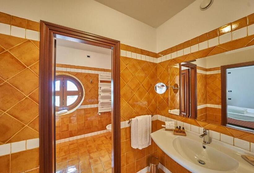 غرفة قياسية ثلاثية, Relais Santo Stefano