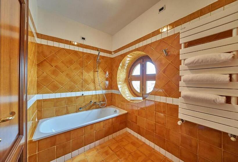 اتاق استاندارد سه نفره, Relais Santo Stefano