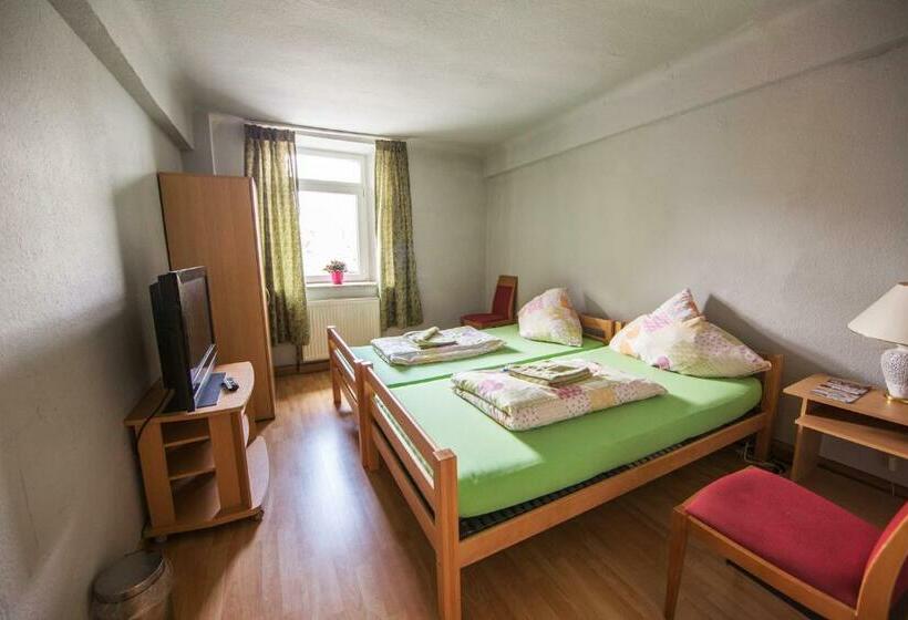 带共用浴室的标准房间, Schwan