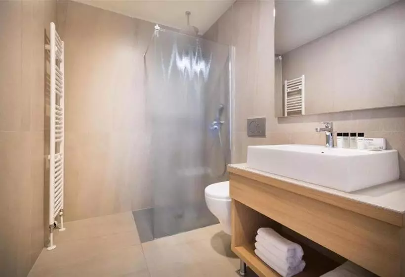 Perhehuone, Vinotel Gospoja