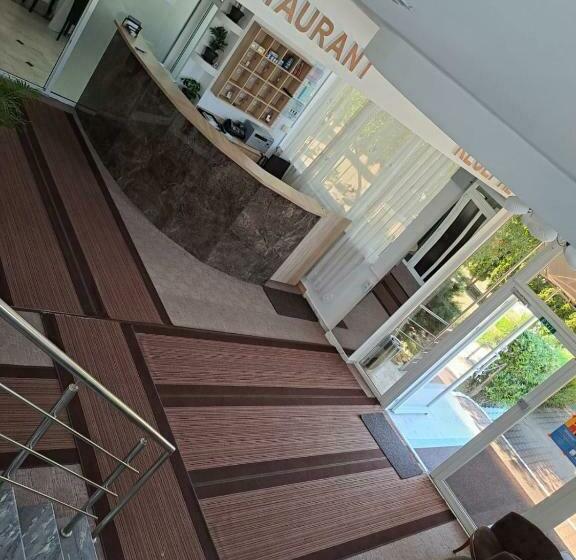 اتاق استاندارد, Mya