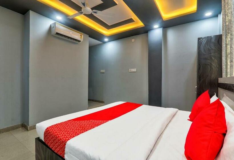 חדר קלאסי לשלושה, Oyo Flagship Heaven Square