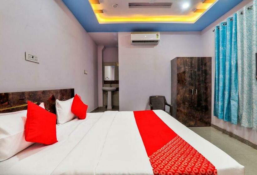 חדר קלאסי לשלושה, Oyo Flagship Heaven Square