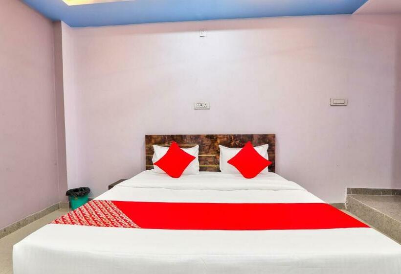 חדר קלאסי לשלושה, Oyo Flagship Heaven Square