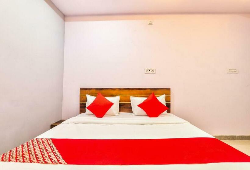 חדר קלאסי לשלושה, Oyo Flagship Heaven Square