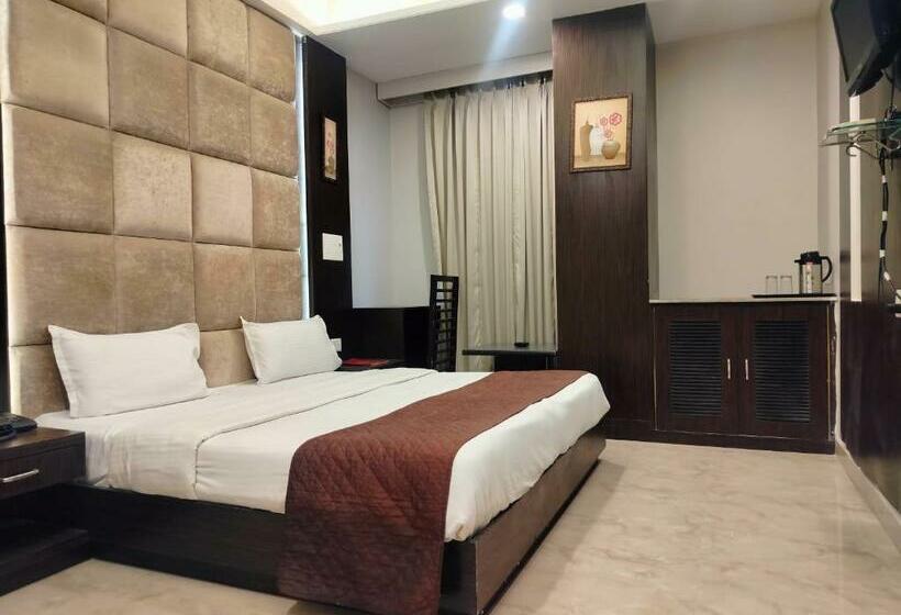 Superior Rum, Meraj  Inn