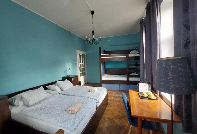 اتاق خانوادگی, The Villa, Ljubljana City Center