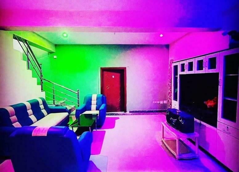 غرفة قياسية, Kodai Poombarai Palace