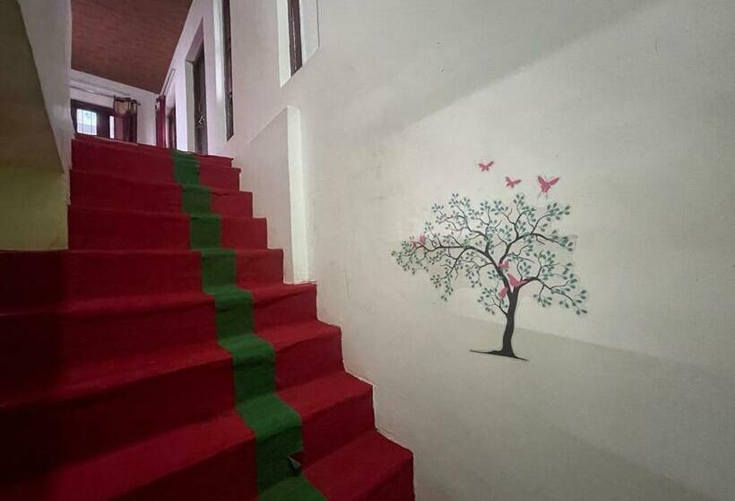 ‫فيلا غرفة نوم واحدة مطلة على الحديقة, Kodai Poombarai Palace