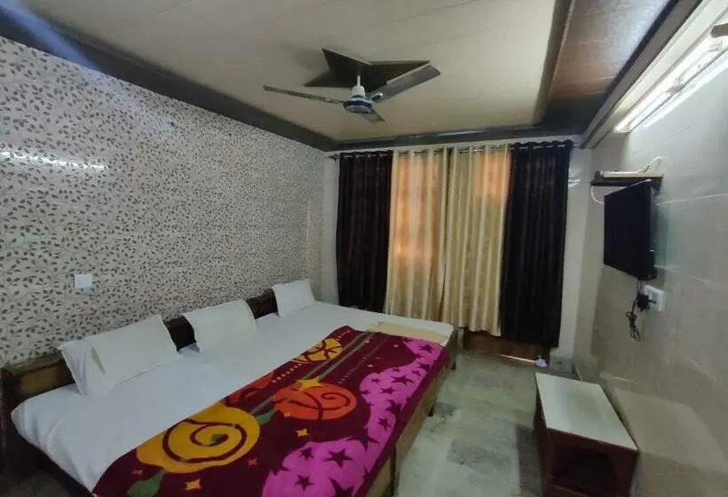 スーペリアトリプルルーム, Shubhadra Guest House