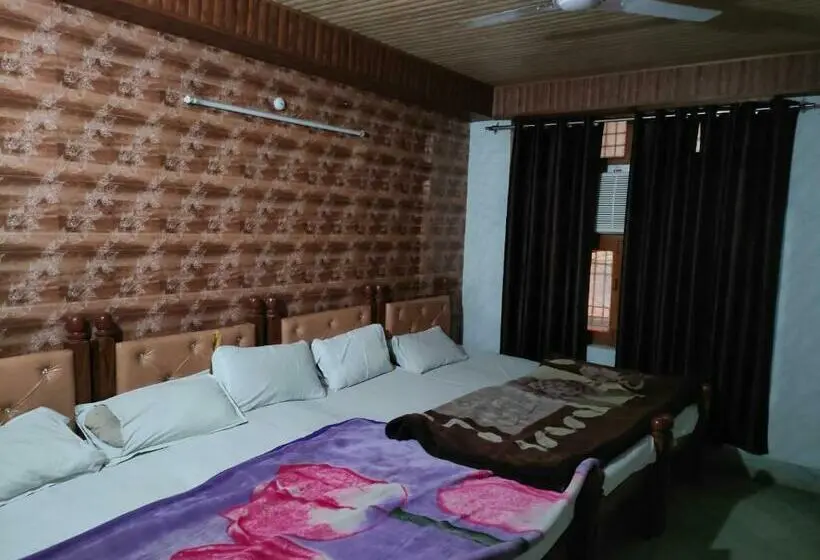 スーペリアファミリールーム, Shubhadra Guest House