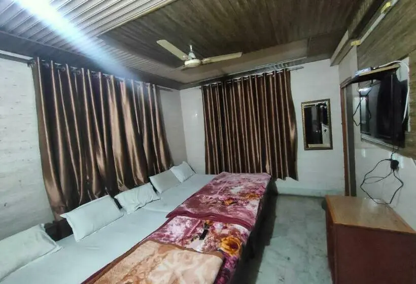 スーペリアファミリールーム, Shubhadra Guest House