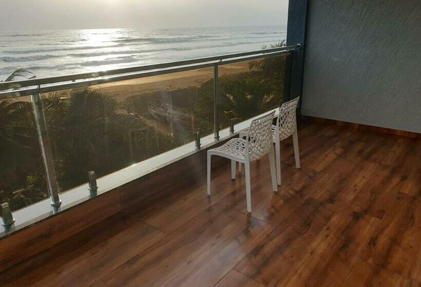 스탠다드 룸 킹사이즈 침대, The Oceanic Beach Front