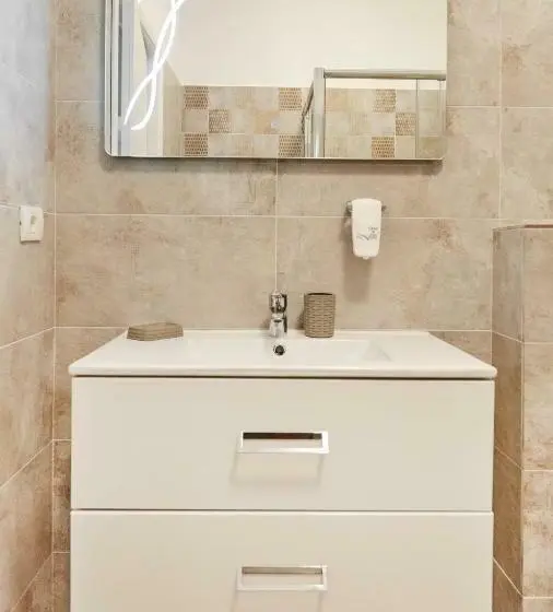 デラックススタジオ, Excelsior Apartaments Mamaia Nord