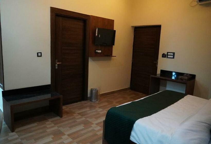 Стандартный Номер Кровать Кинг, Green Sarovar Hotel & Restaurant