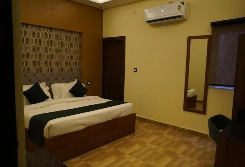 スタンダードルーム, Green Sarovar Hotel & Restaurant
