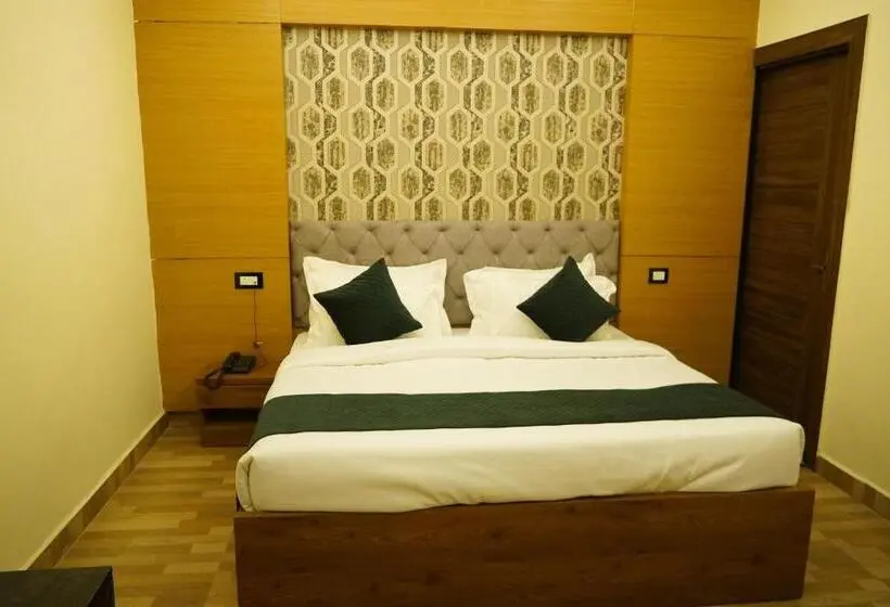 スタンダードルーム, Green Sarovar Hotel & Restaurant