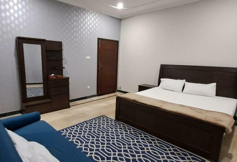 اتاق لوکس سه تخته, Islamabad Transit Guest House