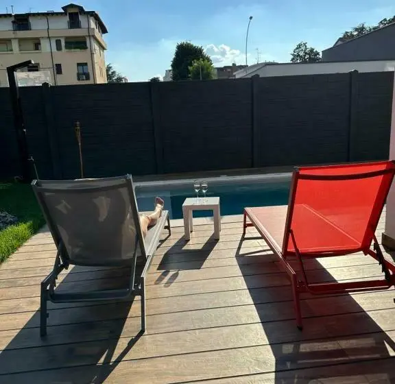 Standard-huone Allasnäkymä, Mo&vi Camera In Villa Con Piscina   Vicino F1 Parco Monza