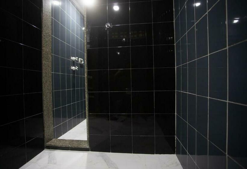 سوییت, Show Adult Only