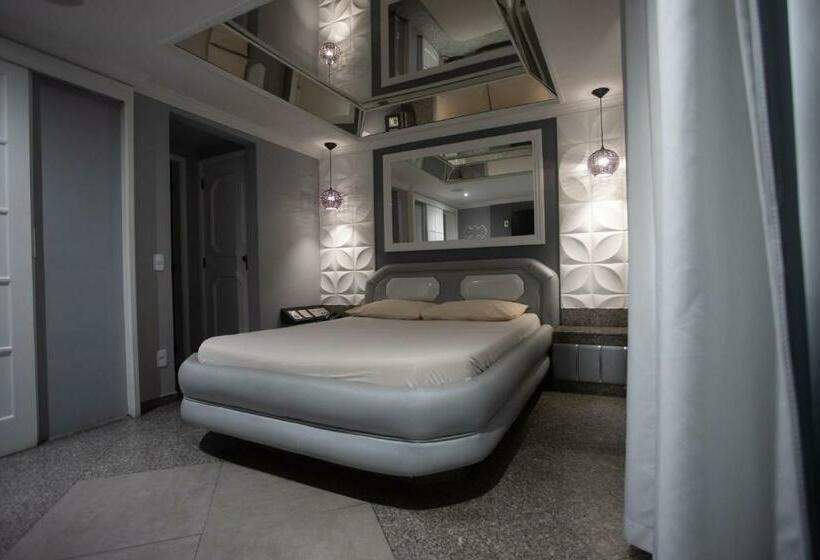 سوییت سوپریور, Show Adult Only