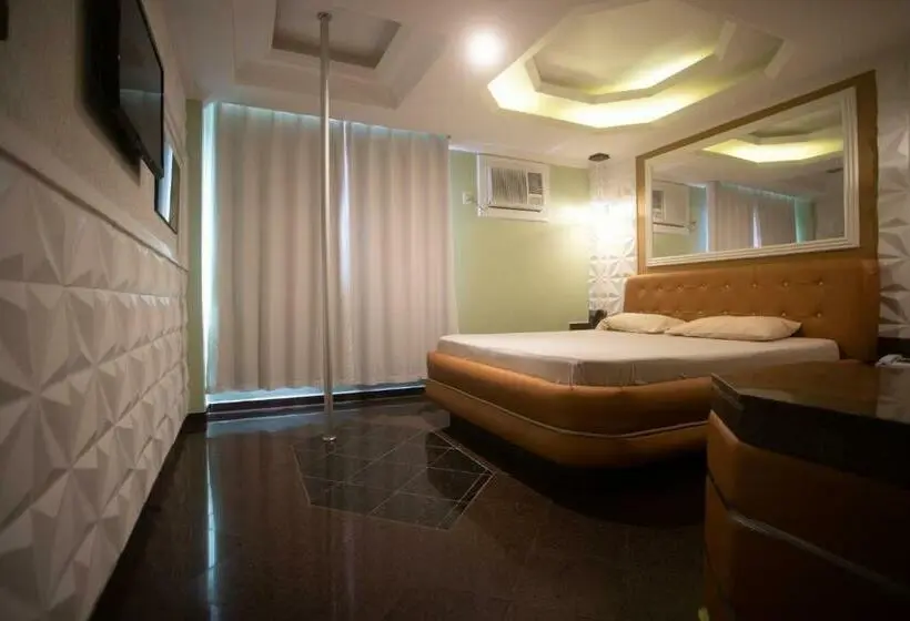 Executive-sviitti, Show Adult Only