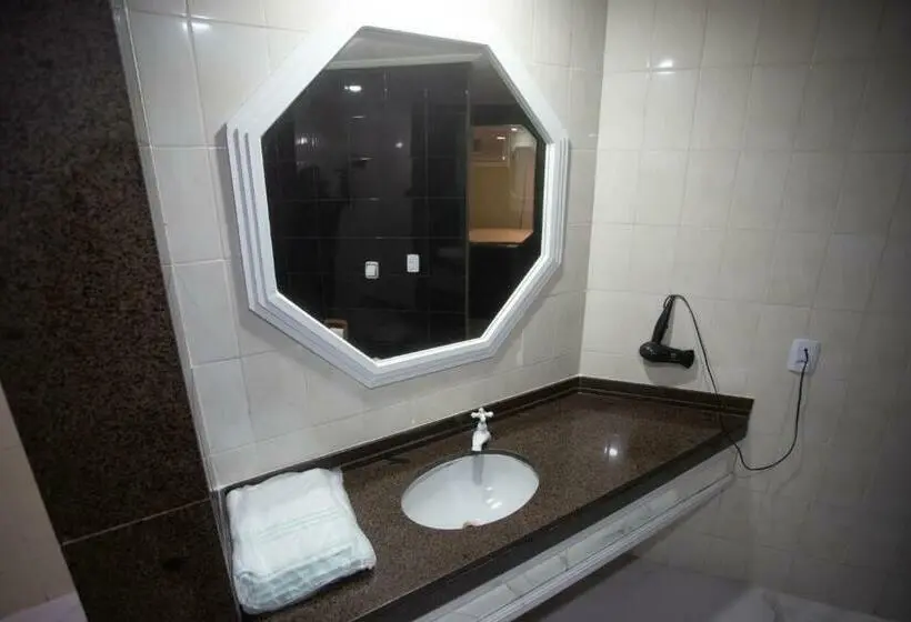 Executive-sviitti, Show Adult Only