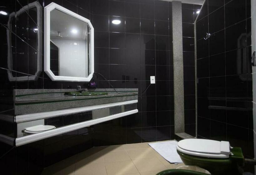 سوییت لوکس, Show Adult Only