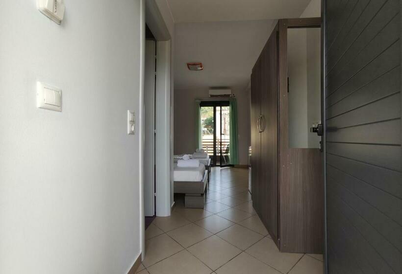 3 Bett Standardzimmer Balkon, The Oasis