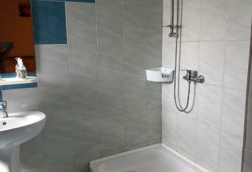 غرفة قياسية, Casa Adela