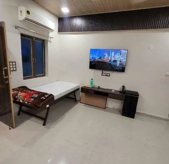 Superior Neljän Hengen Huone, Goroomgo Kashi Paradise Varanasi