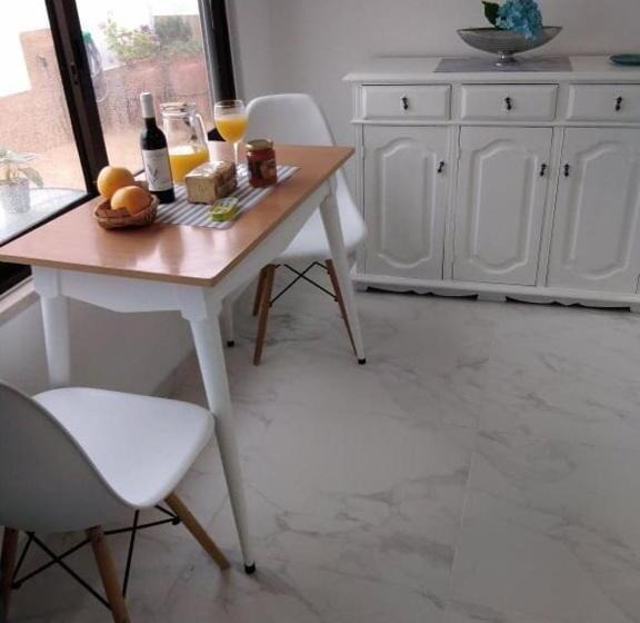 스탠다드 스튜디오, Jb House