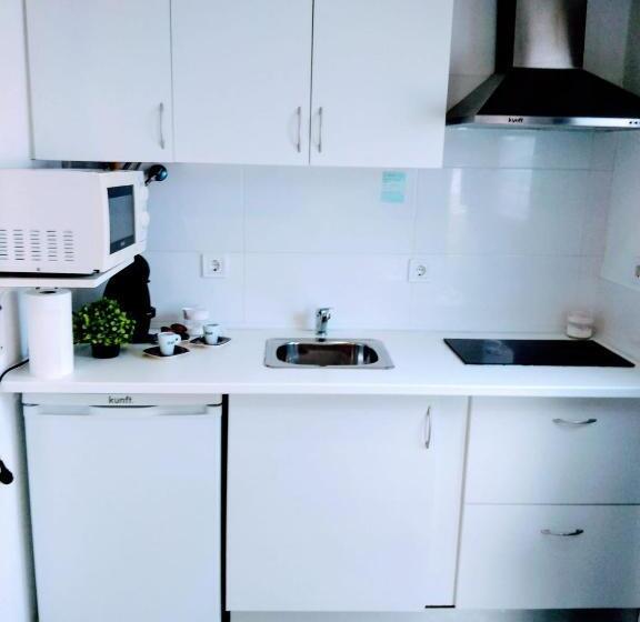 스탠다드 스튜디오, Jb House