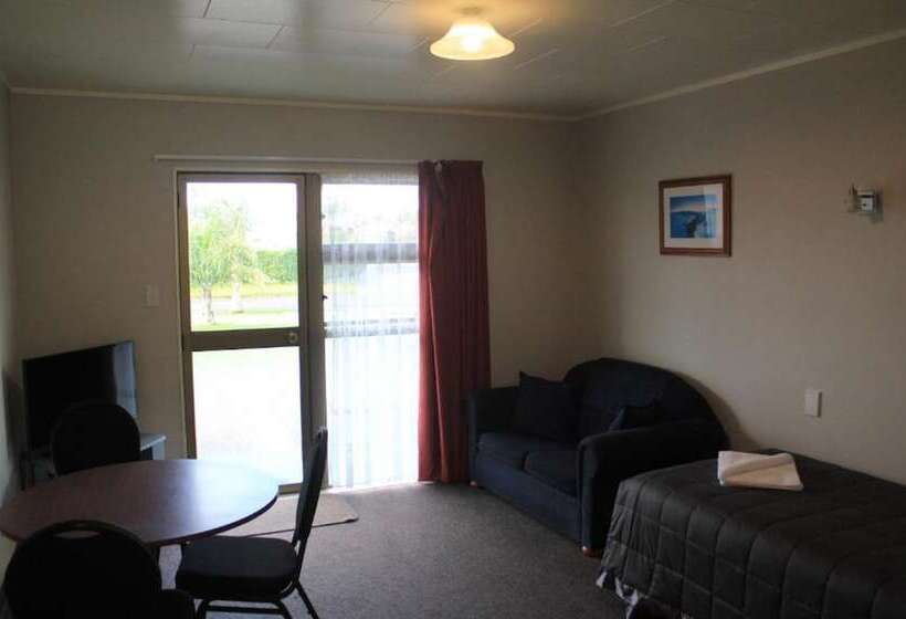 Апартаменты 1 Спальня, Coronation Court Motel