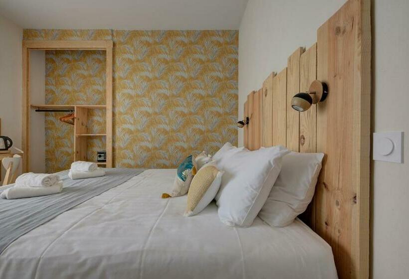 غرفة قياسية مطلّة علي البحر, Beach Hotel   Le Grand Chalet