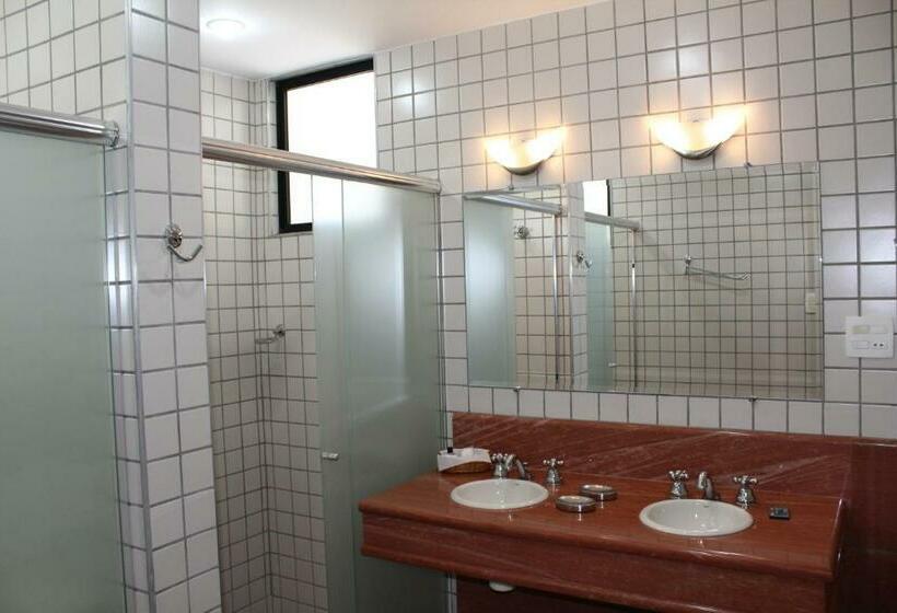 자쿠지 스위트, Dom Henrique