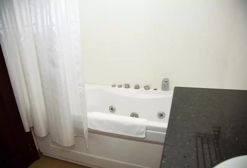 اتاق لوکس, Hai Ba Trung Hotel & Spa
