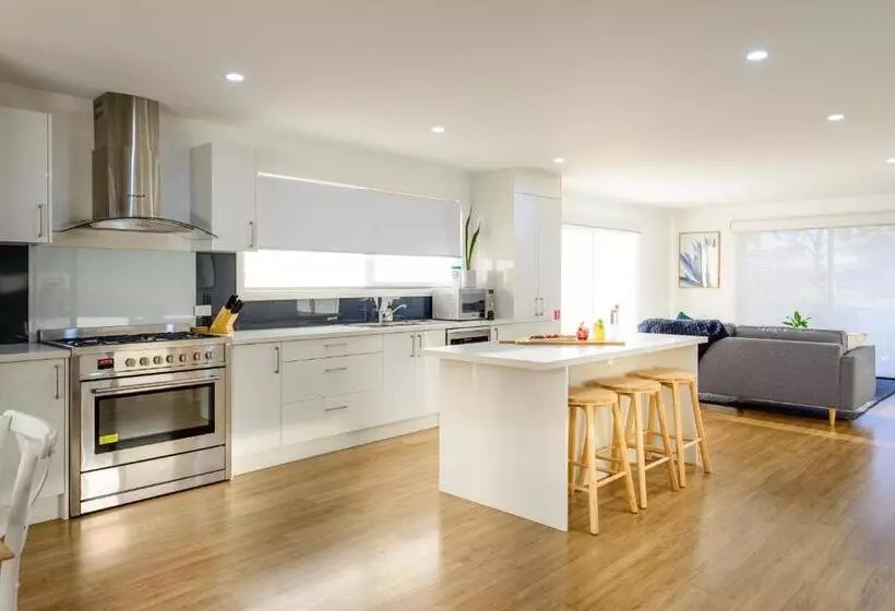 ４ベッドルームハウス, Georges Bay Apartments