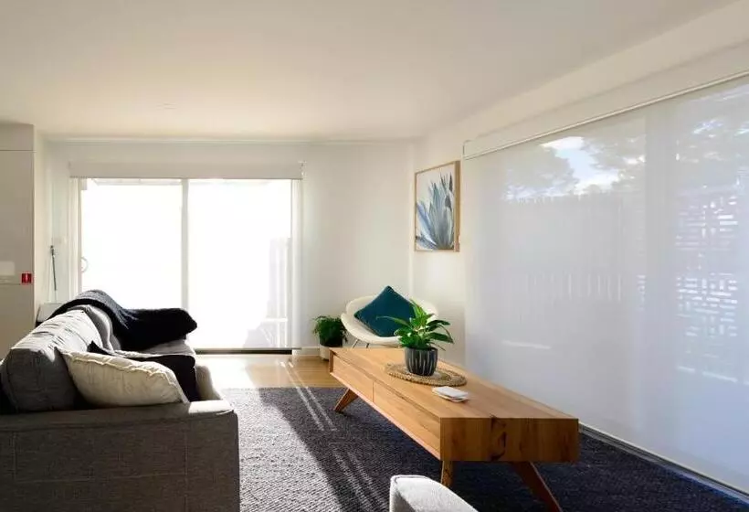 ４ベッドルームハウス, Georges Bay Apartments
