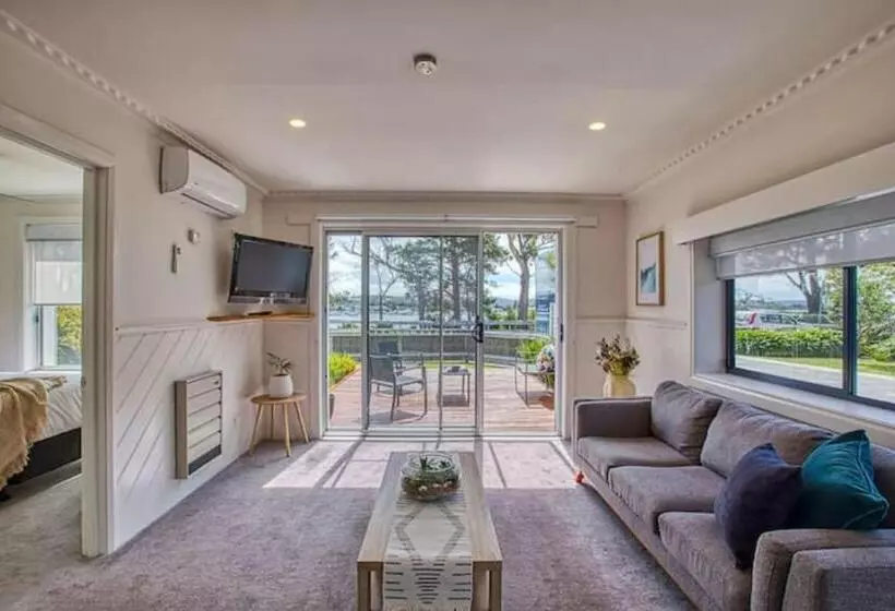 キングサイズベッドのスタンダードルーム, Georges Bay Apartments