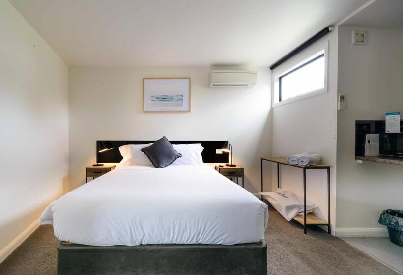 Escritório Estándar, Georges Bay Apartments