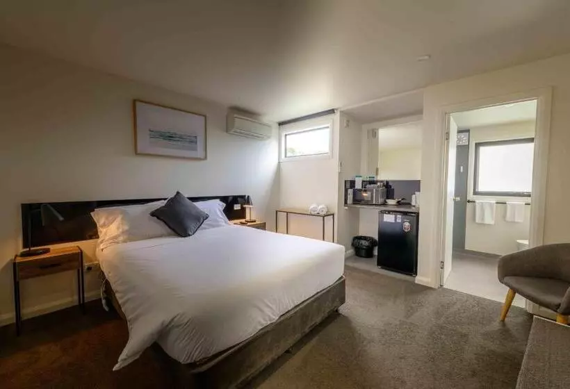 スタンダードスタジオ, Georges Bay Apartments