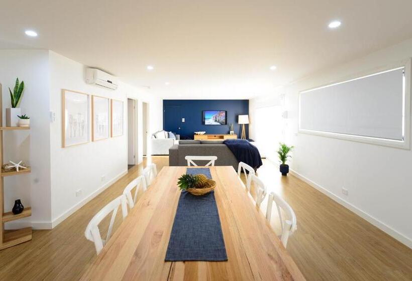 침실 4개 주택, Georges Bay Apartments